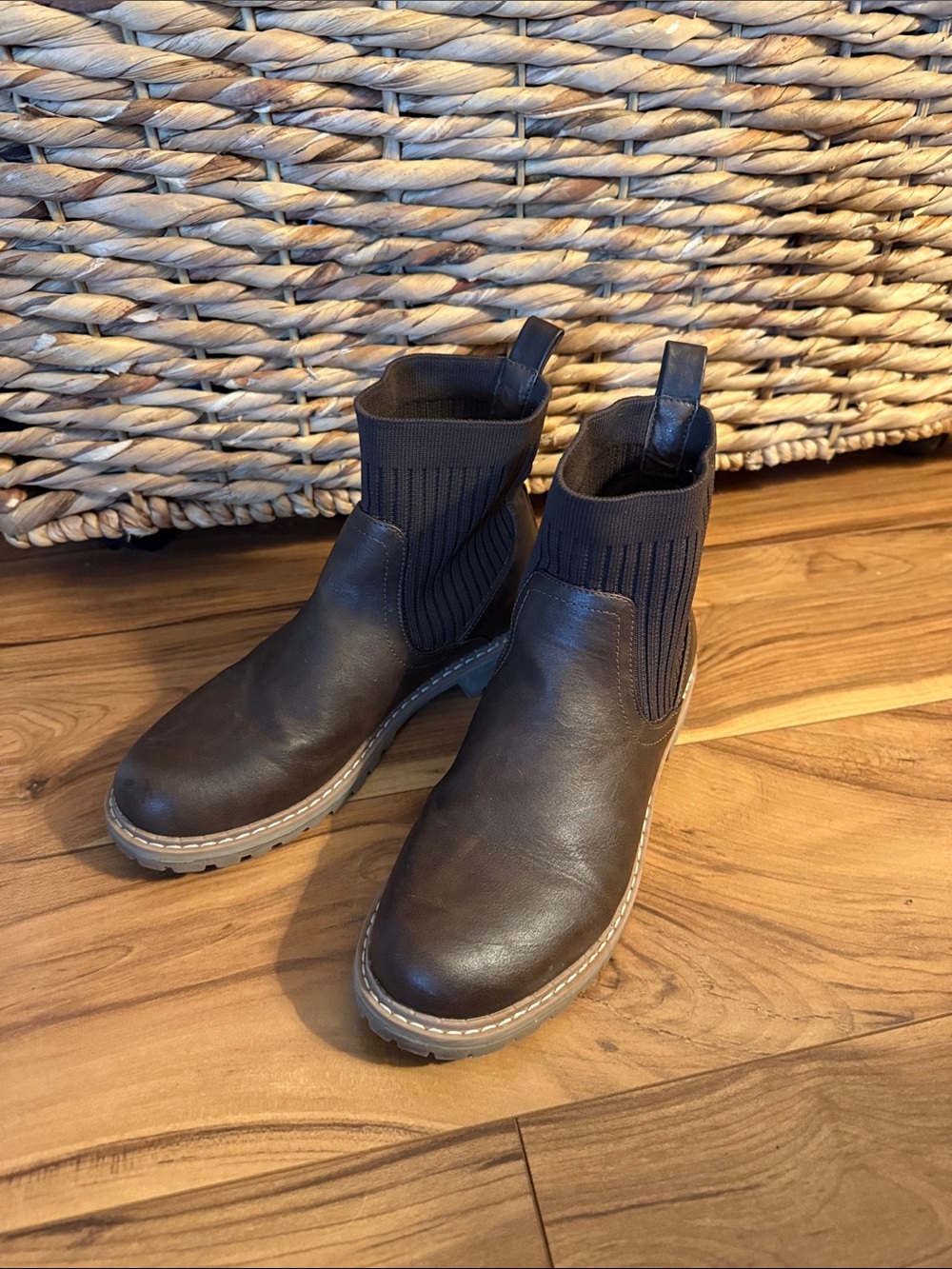 Women’s Chelsea Pull-On Ankle Boots in Dark Brown